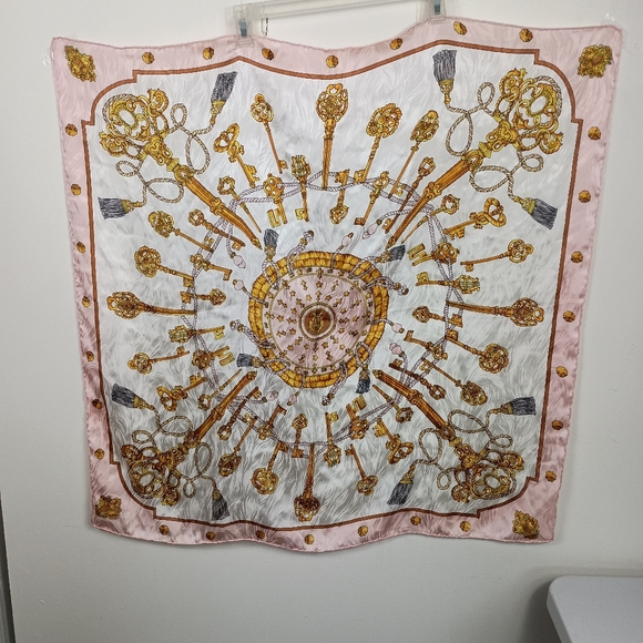 Vintage Silk Jacquard Scarf Gold Key Tassel Print Blush Pink White Square 84 cm - Picture 2 of 6